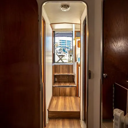 Spacious And Charming Boat In Port Forum *