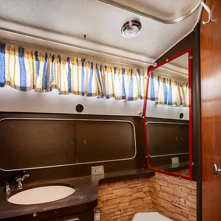 Spacious And Charming Boat In Port Forum *